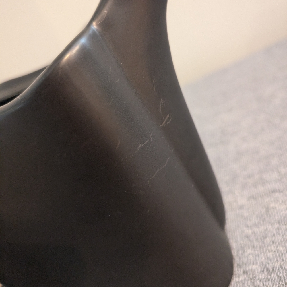 Funky/Modern Minimalist Black Key Ceramic Tea Pot - Picture 4 of 4